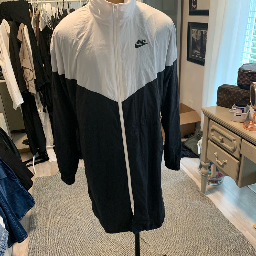 Woman’s Nike windbreaker